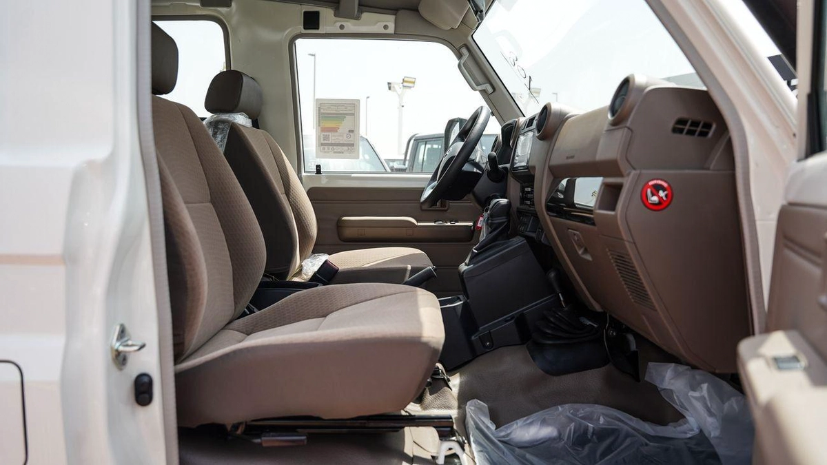 Toyota Land Cruiser 70 TOYOTA LC78 4.0 PETROL AT 2026-8-8