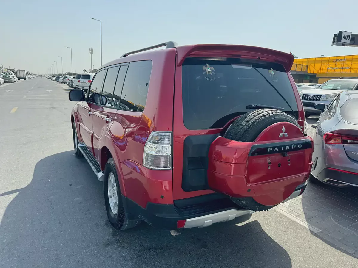 Mitsubshi pajero 2009 red color GCC calen car-7-7