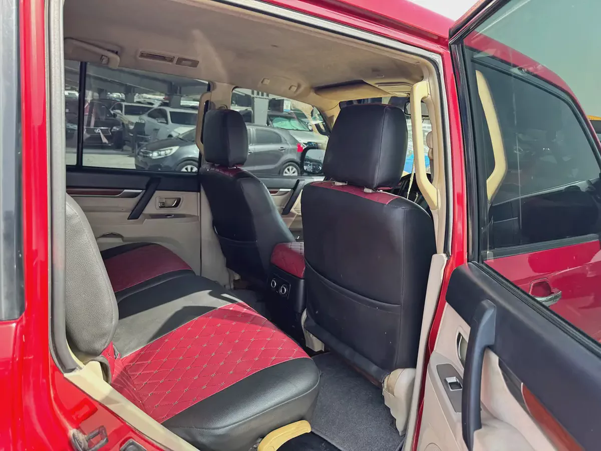 Mitsubshi pajero 2009 red color GCC calen car-8-8