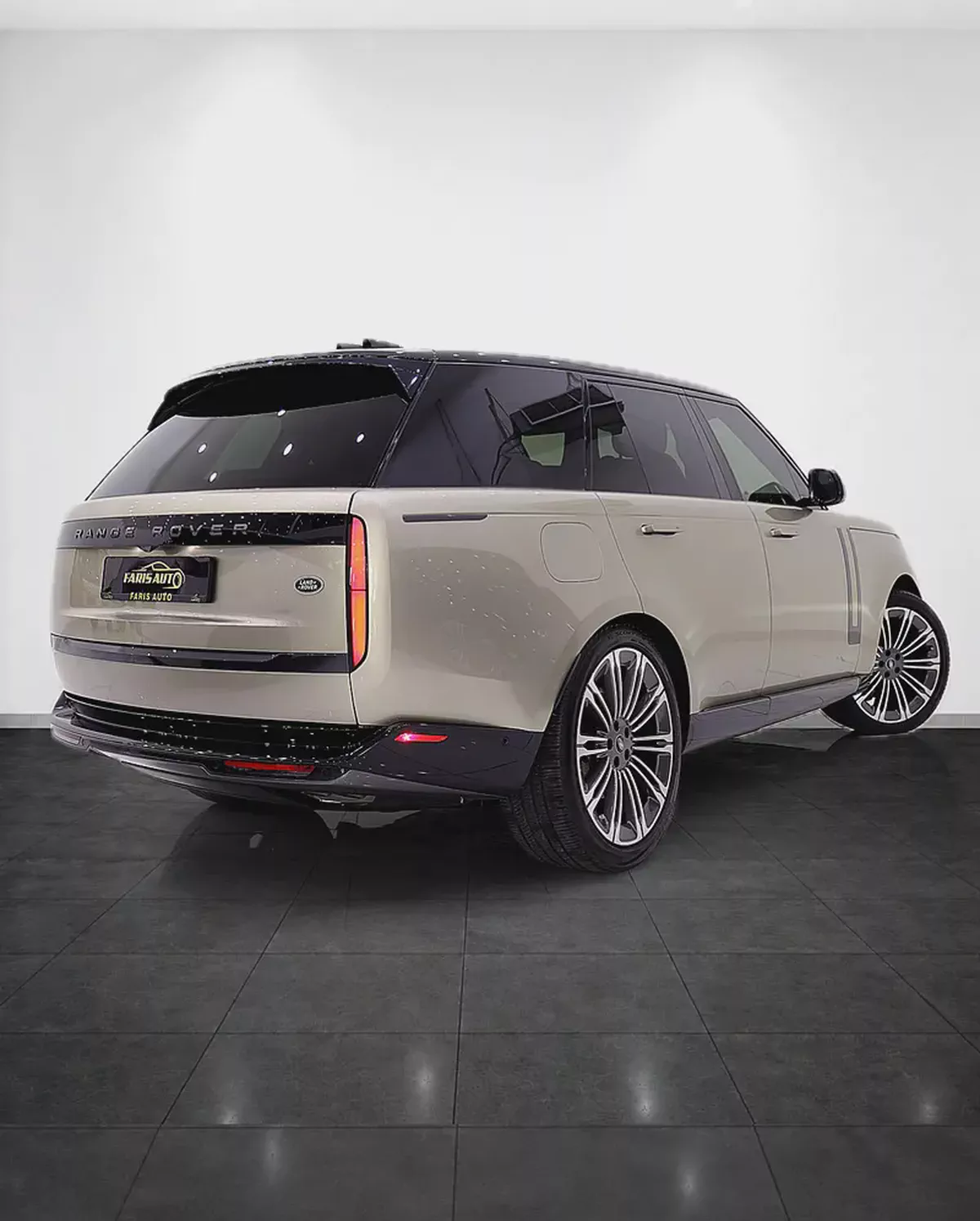 RANGE ROVER V8 P530 LIKE NEW + FULLY LOADED-2-2