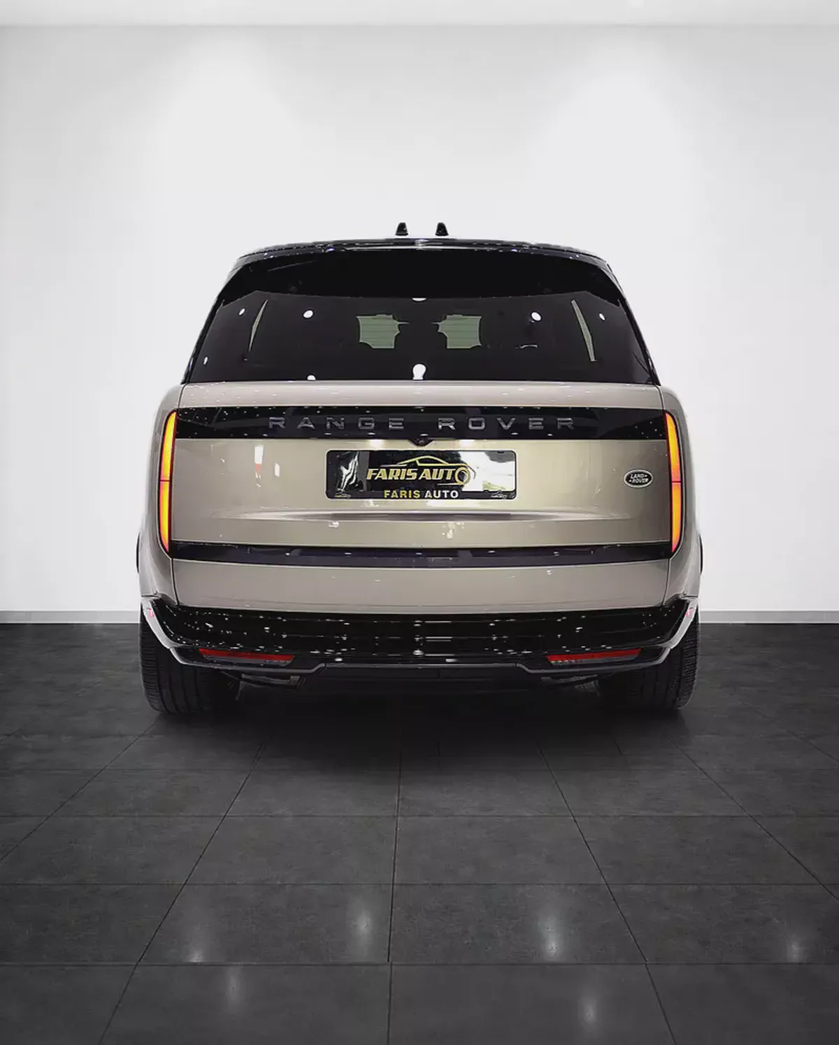 RANGE ROVER V8 P530 LIKE NEW + FULLY LOADED-3-3