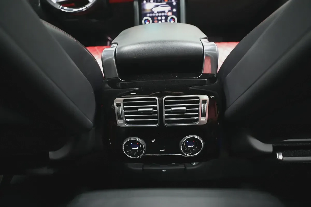 Range Rover SV