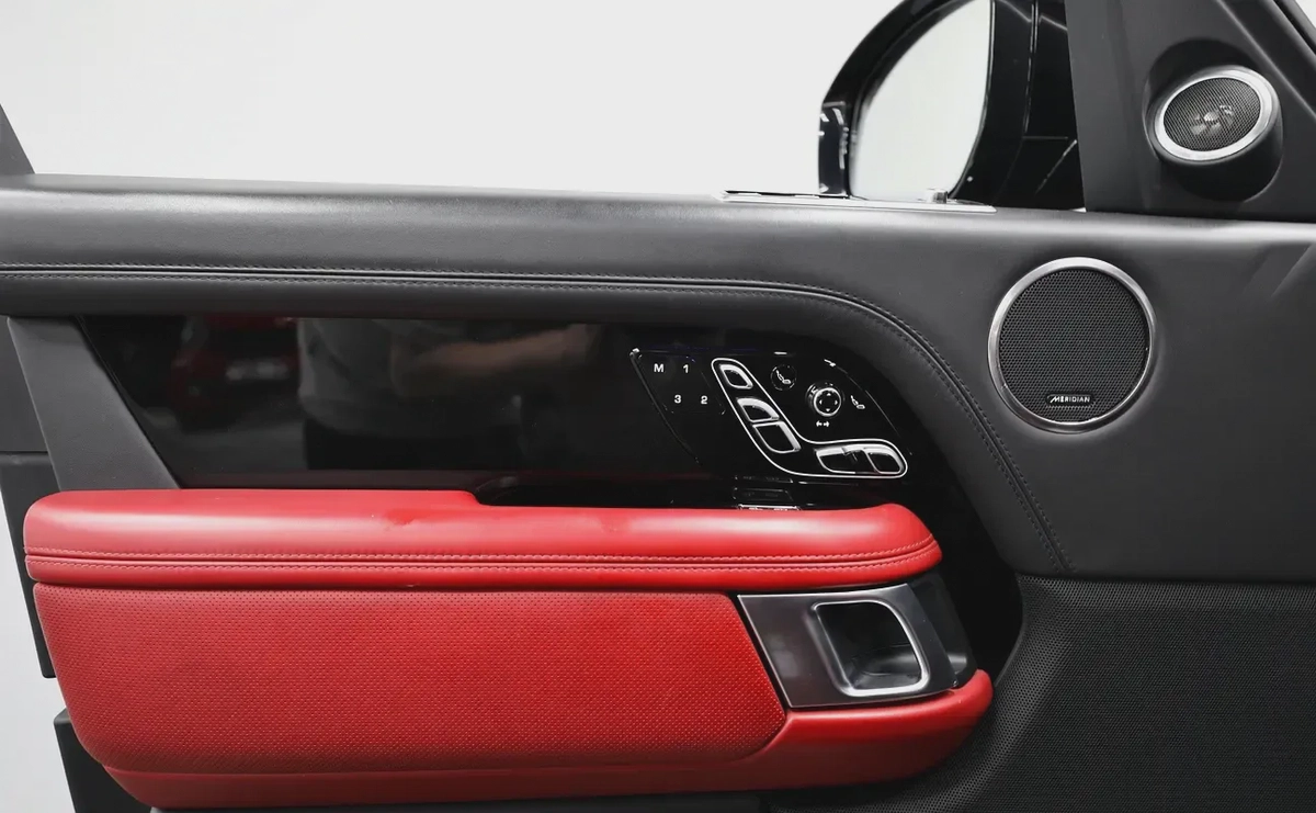 Range Rover SV