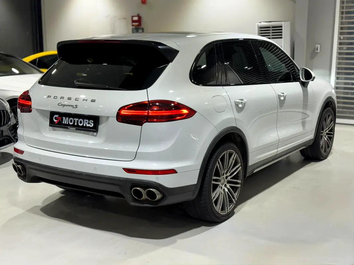 Porsche Cayenne S | 2016 | GCC Specs | Excellent Condition.-1-1