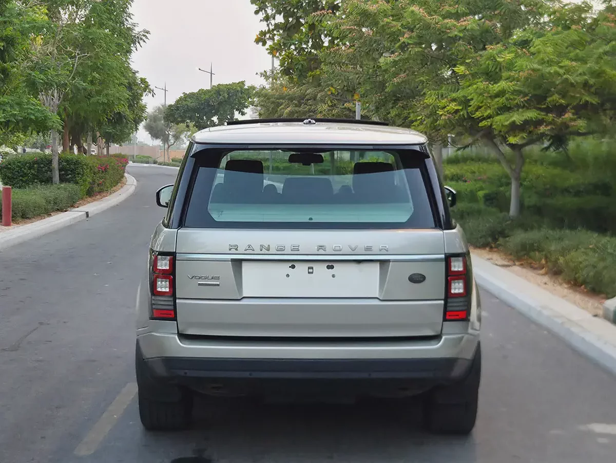 Pristine 2013 Range Rover Vogue | GCC Specs | Low Mileage-10-10