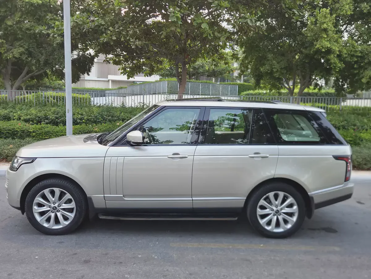 Pristine 2013 Range Rover Vogue | GCC Specs | Low Mileage-4-4