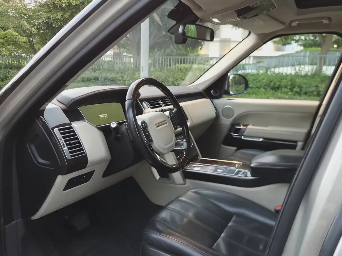 Pristine 2013 Range Rover Vogue | GCC Specs | Low Mileage-7-7