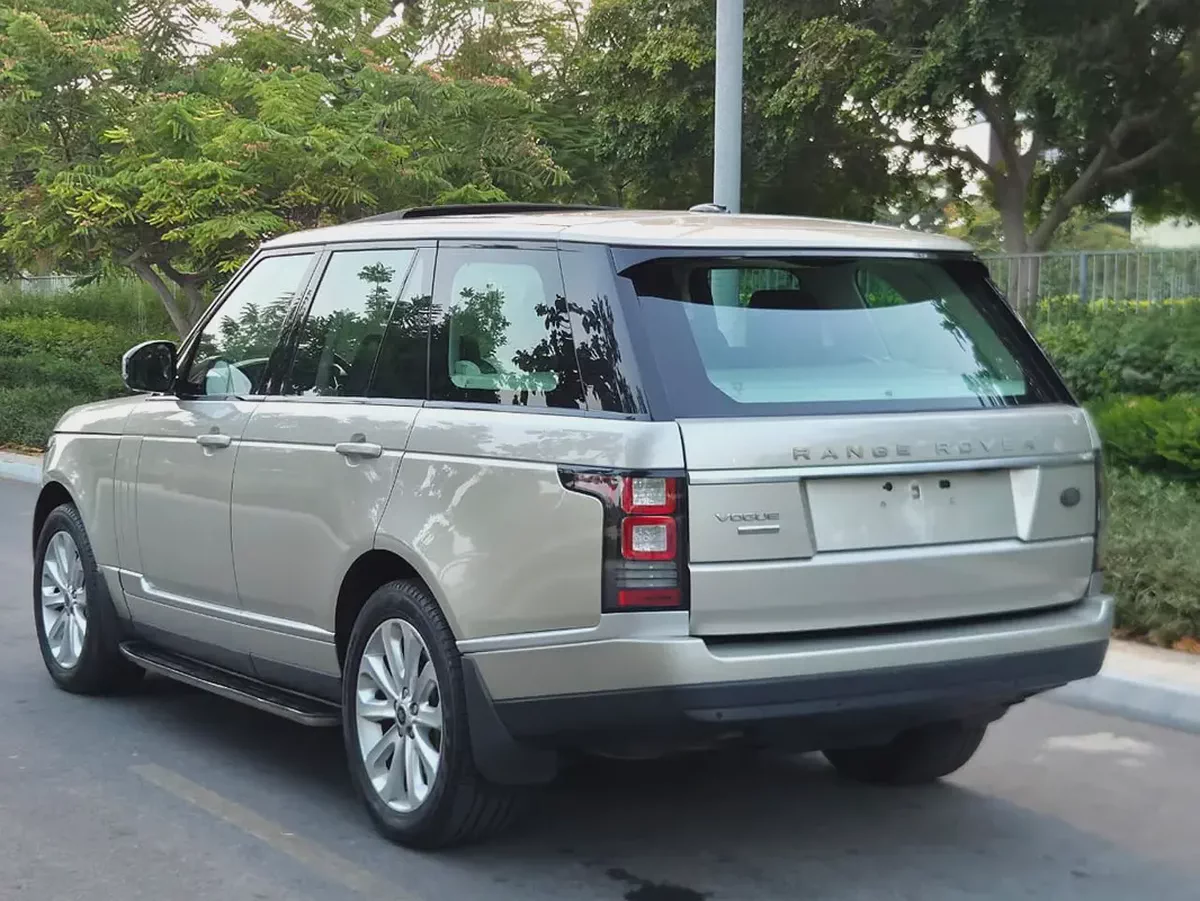 Pristine 2013 Range Rover Vogue | GCC Specs | Low Mileage-8-8