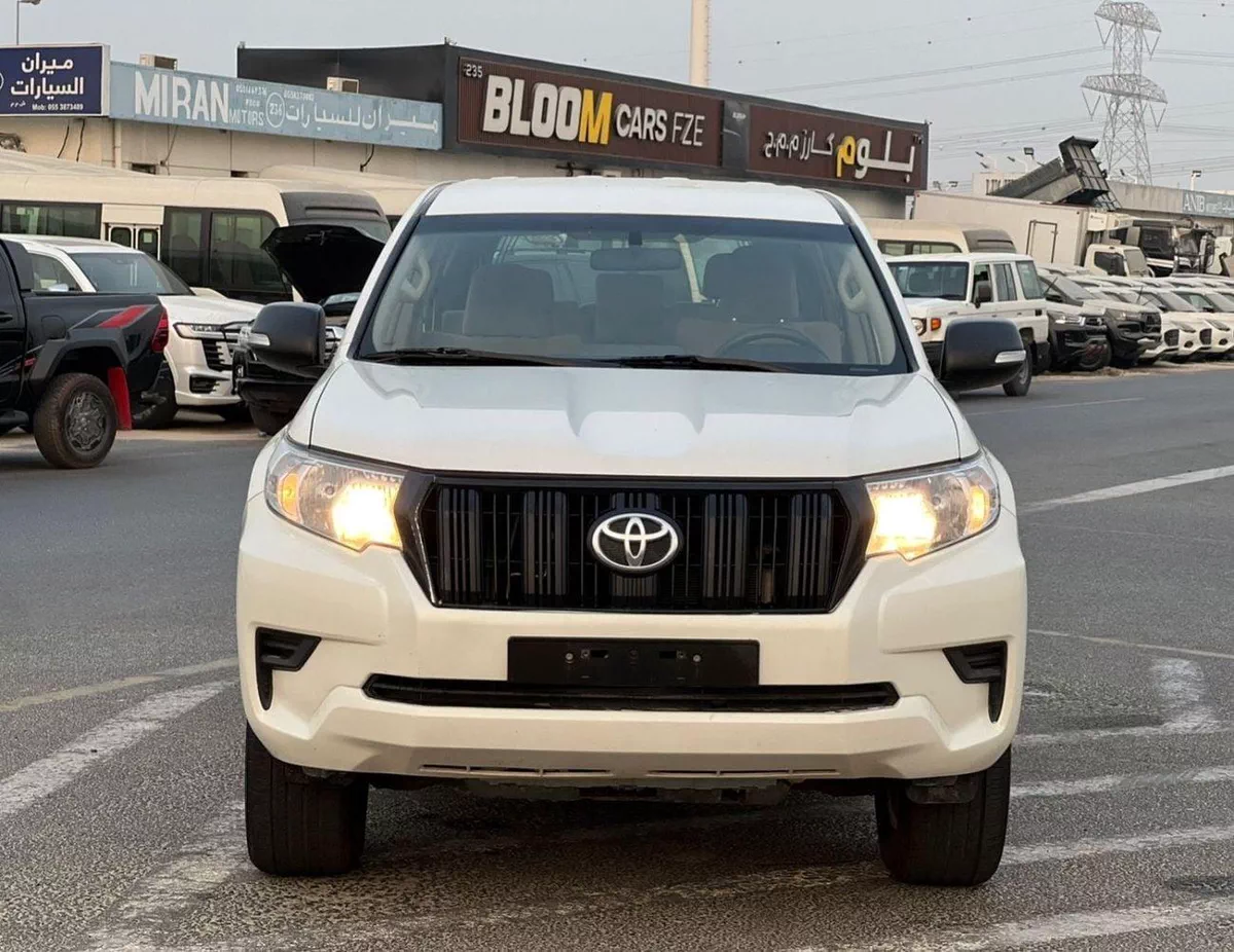 Toyota Prado TXL1 2022 Toyota Prado TX 2.7L V4- AWD 4x4 - No accident  - 2 key Rear  Sensor --1-0