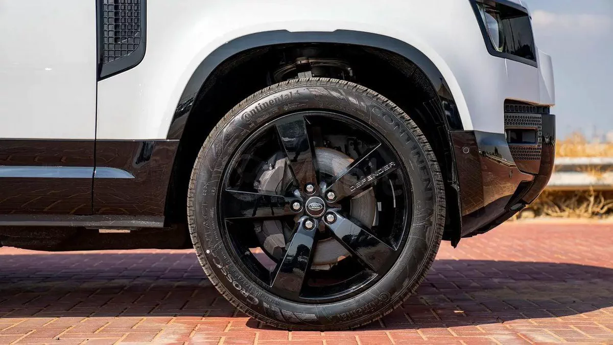 Land Rover Defender 130 | 2-YEAR WARRANTY + SERVICE AVAILABLE | IN-HOUSE FINANCING | 0% DOWNPAYMENT (BANK)-4-0