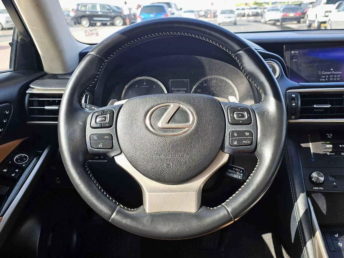 Lexus IS300 PREMIER IS 300/ VERY LOW MILEAGE/ V6 AWD/ LOT#36496-12-0