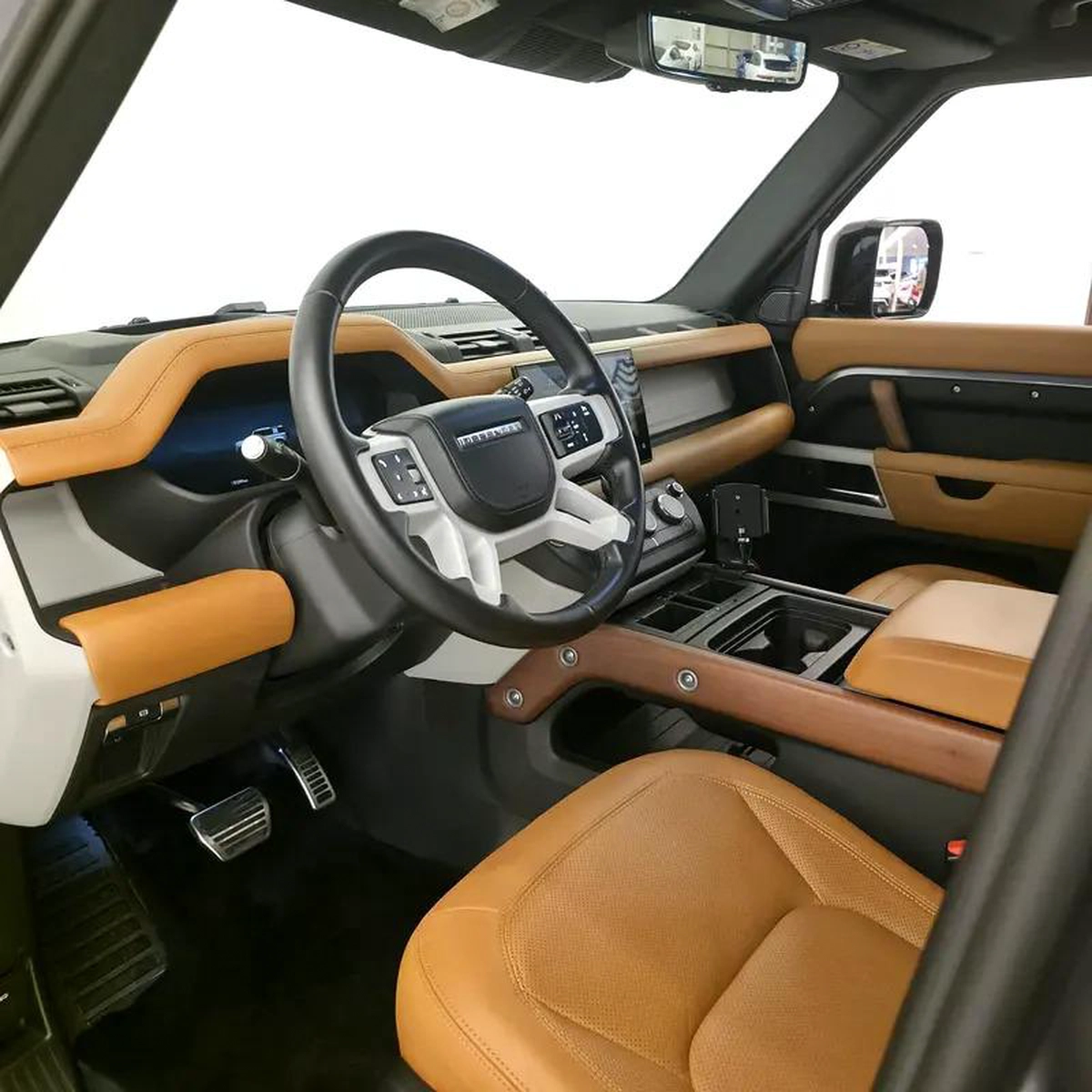 AED 5154 PM | LAND ROVER DEFENDER HSE P400 2024 | AGENCY WARRANTY TILL MARCH 2029 | SERVICE PACKAGE-9-9