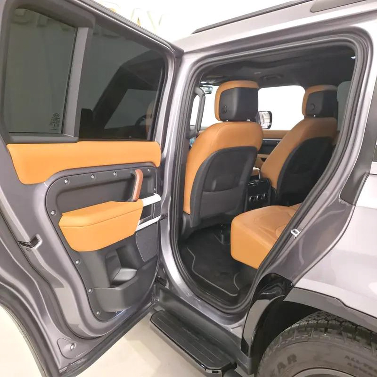 AED 5154 PM | LAND ROVER DEFENDER HSE P400 2024 | AGENCY WARRANTY TILL MARCH 2029 | SERVICE PACKAGE-15-15