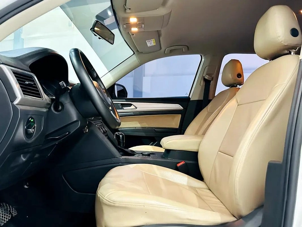 VOLKSWAGEN TERAMOUNT 2018 GCC SPECS BEST FAMILY CAR SHOWROOM CONDITION