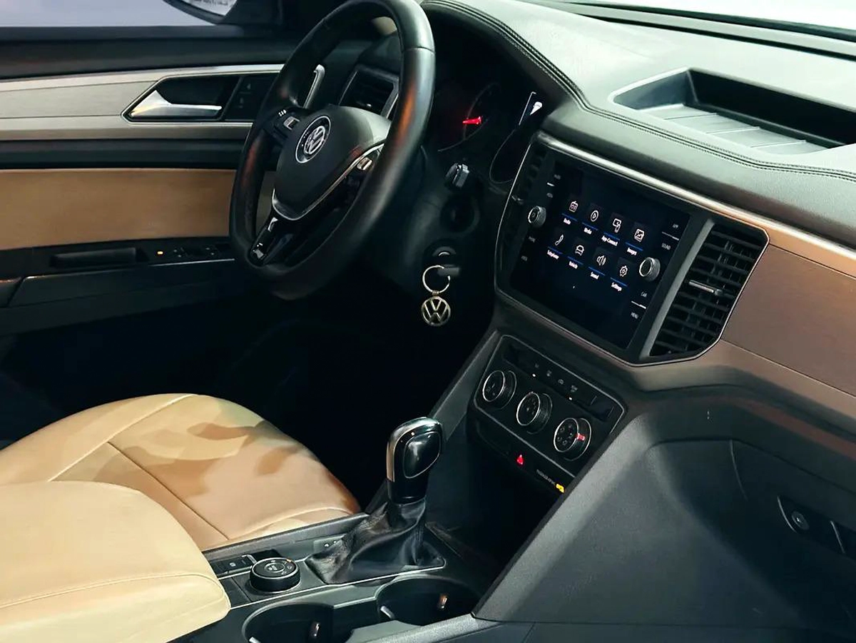 VOLKSWAGEN TERAMOUNT 2018 GCC SPECS BEST FAMILY CAR SHOWROOM CONDITION-11-11