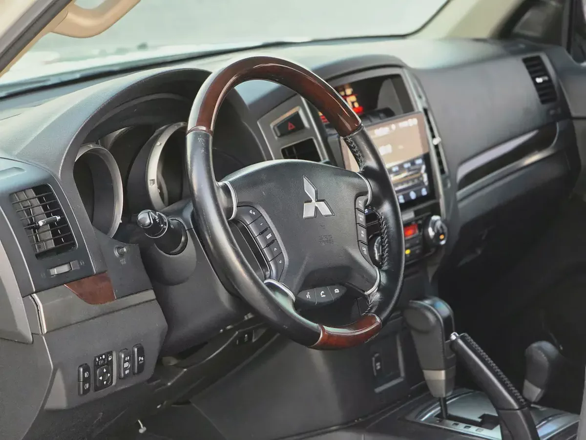Mitsubishi Pajero GLS Top Line 2020 | GCC Specs | Full Service History-11-11