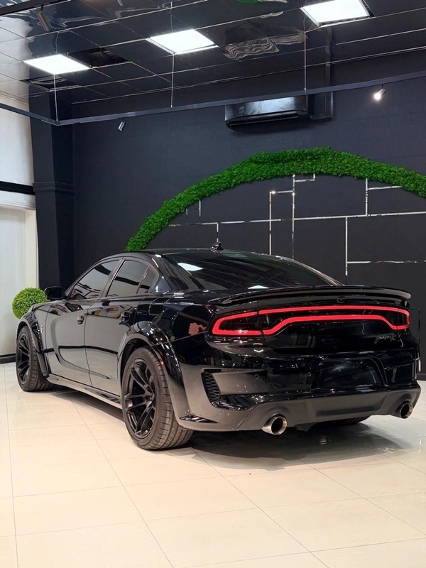Dodge Charger SRT Hellcat 6.2L (707 HP)