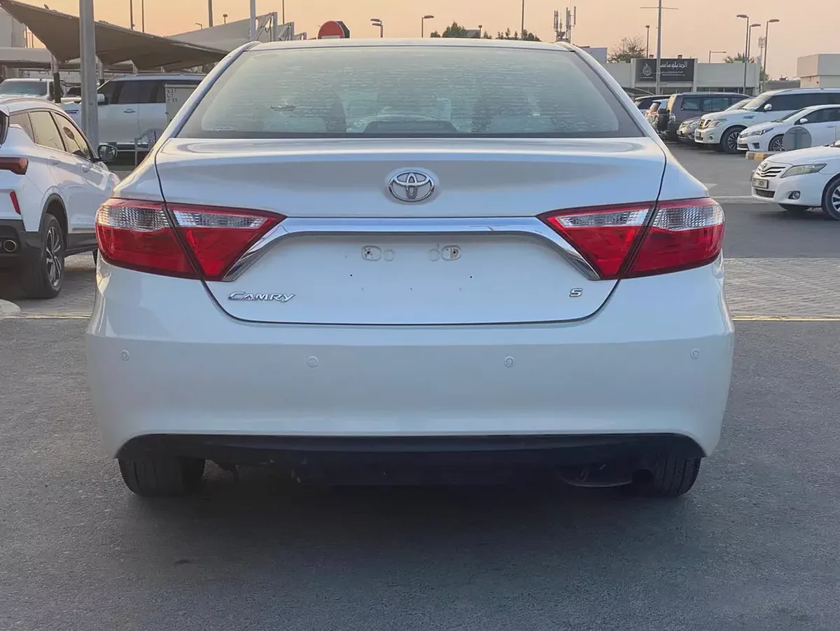 Toyota Camry S 2017 GCC Specs-7-7