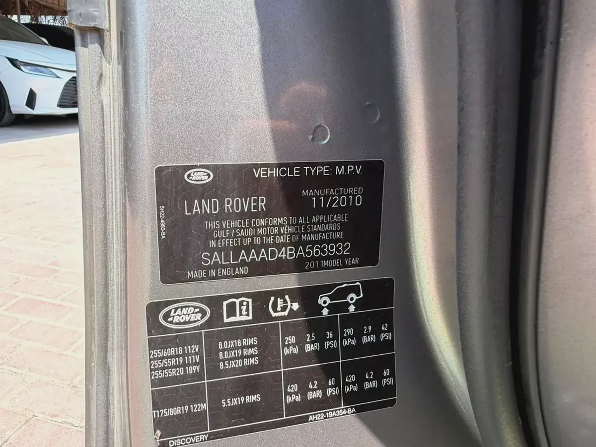Land Rover LR4 HSE 2011 | GCC Specs | Well Maintained-12-12