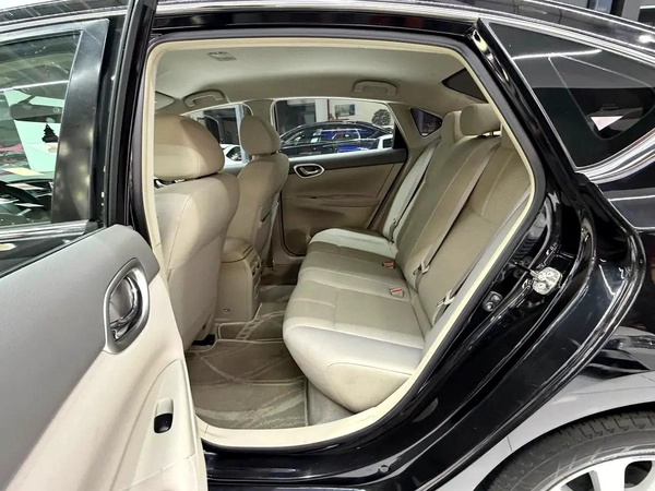 Nissan Sentra 1.8 SV GCC