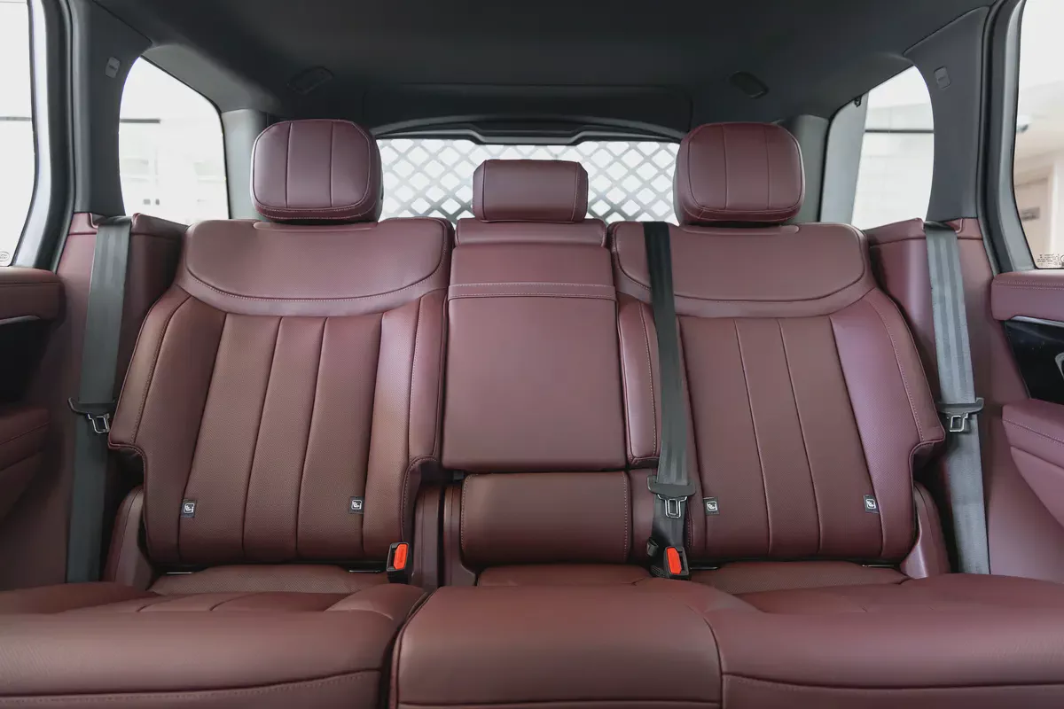 Range Rover Vogue | HSE P530 | 2026 | GCC | V8 | Black Edition | AWD | Black  maroon Interior-15-15