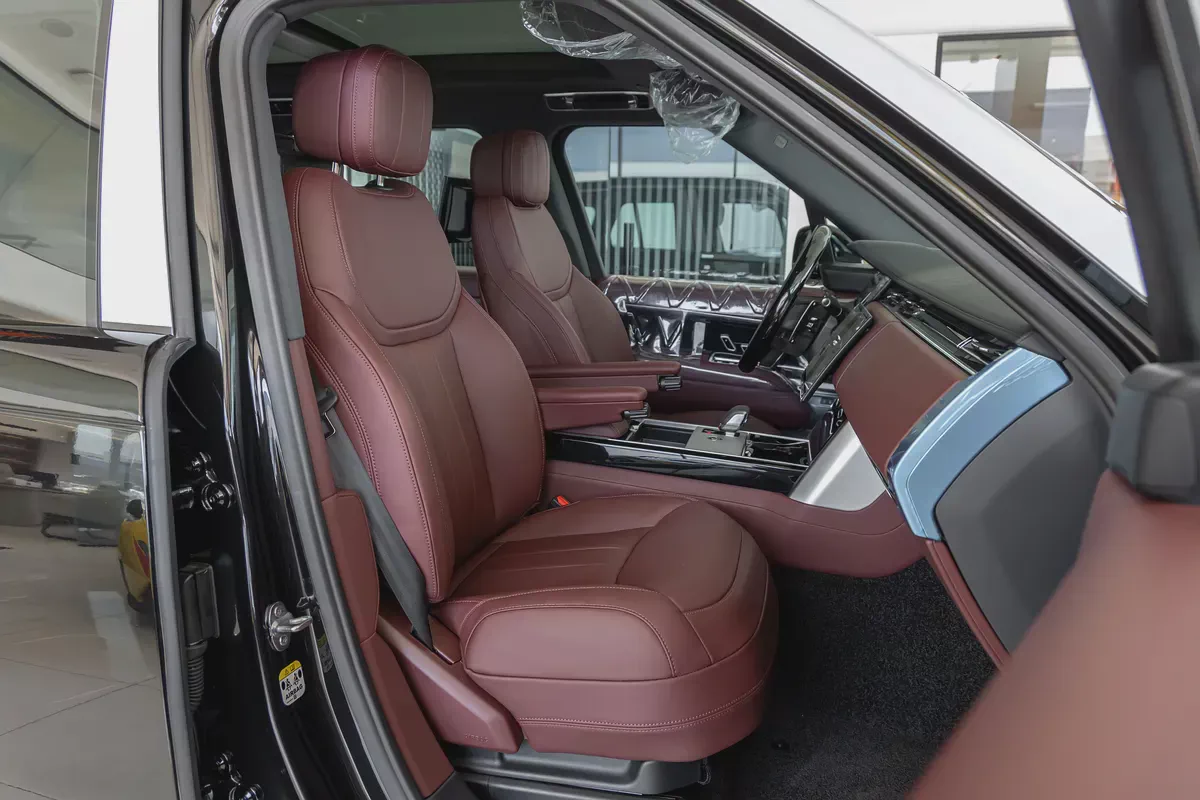 Range Rover Vogue | HSE P530 | 2026 | GCC | V8 | Black Edition | AWD | Black  maroon Interior-18-18