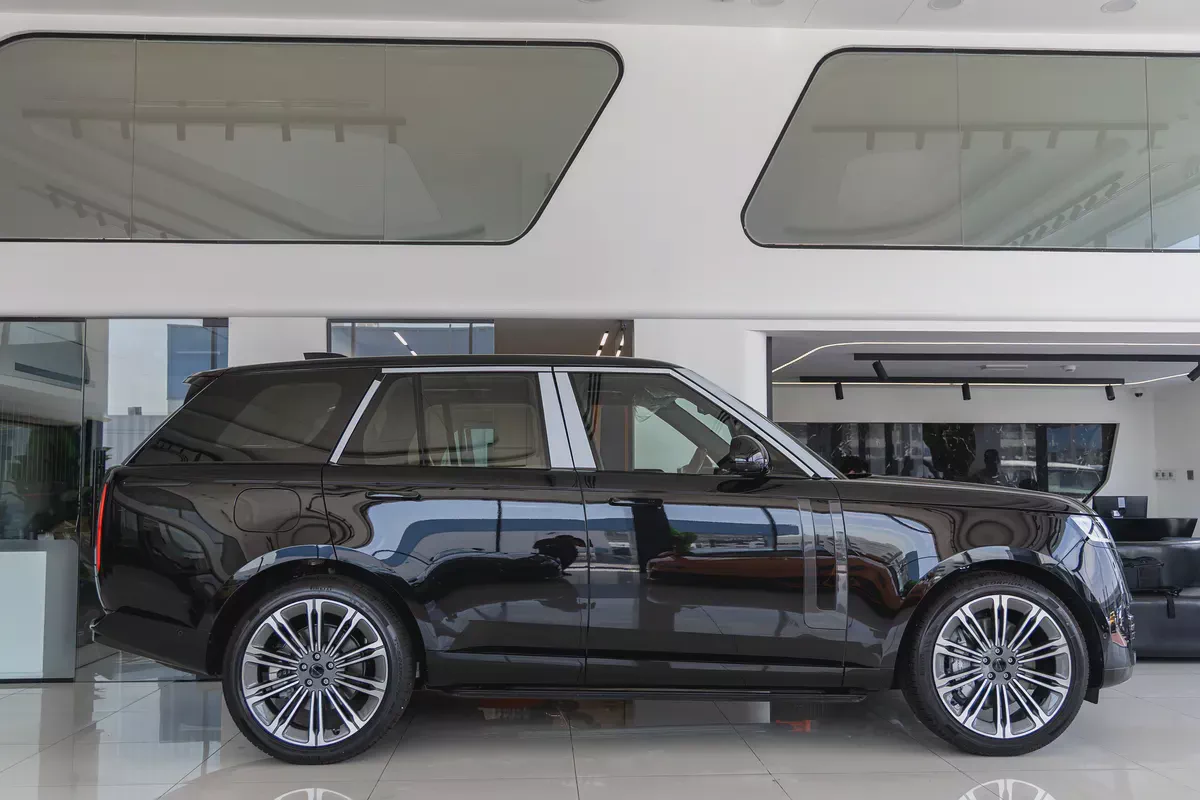 Range Rover Vogue | HSE P530 | 2026 | GCC | V8 | Black Edition | AWD | Black  maroon Interior-6-6