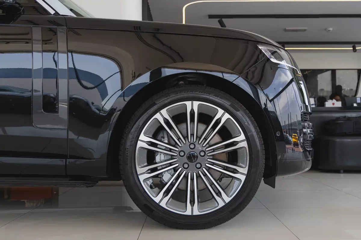 Range Rover Vogue | HSE P530 | 2026 | GCC | V8 | Black Edition | AWD | Black  maroon Interior-7-7