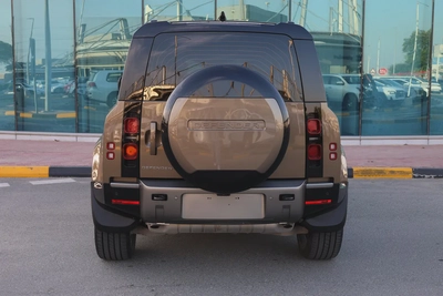 LAND ROVER DEFENDER ( 110 X-DYNAMIC HSE ) - GCC SPECS - 5 YEARS UNDER WARRANTY - ACCIDENT FREE --7