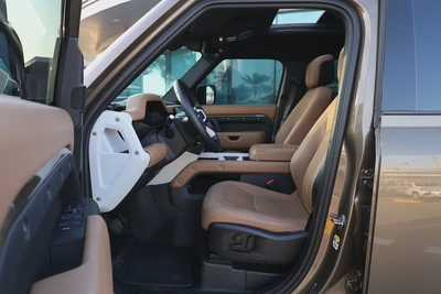 LAND ROVER DEFENDER ( 110 X-DYNAMIC HSE ) - GCC SPECS - 5 YEARS UNDER WARRANTY - ACCIDENT FREE --9