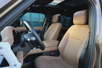 LAND ROVER DEFENDER ( 110 X-DYNAMIC HSE ) - GCC SPECS - 5 YEARS UNDER WARRANTY - ACCIDENT FREE --11