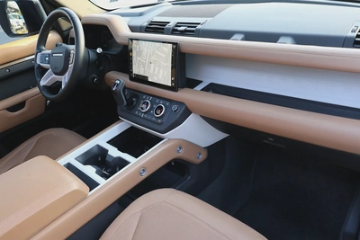 LAND ROVER DEFENDER ( 110 X-DYNAMIC HSE ) - GCC SPECS - 5 YEARS UNDER WARRANTY - ACCIDENT FREE --14