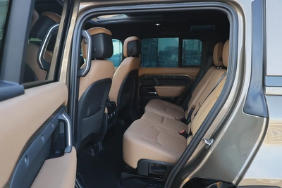 LAND ROVER DEFENDER ( 110 X-DYNAMIC HSE ) - GCC SPECS - 5 YEARS UNDER WARRANTY - ACCIDENT FREE --16