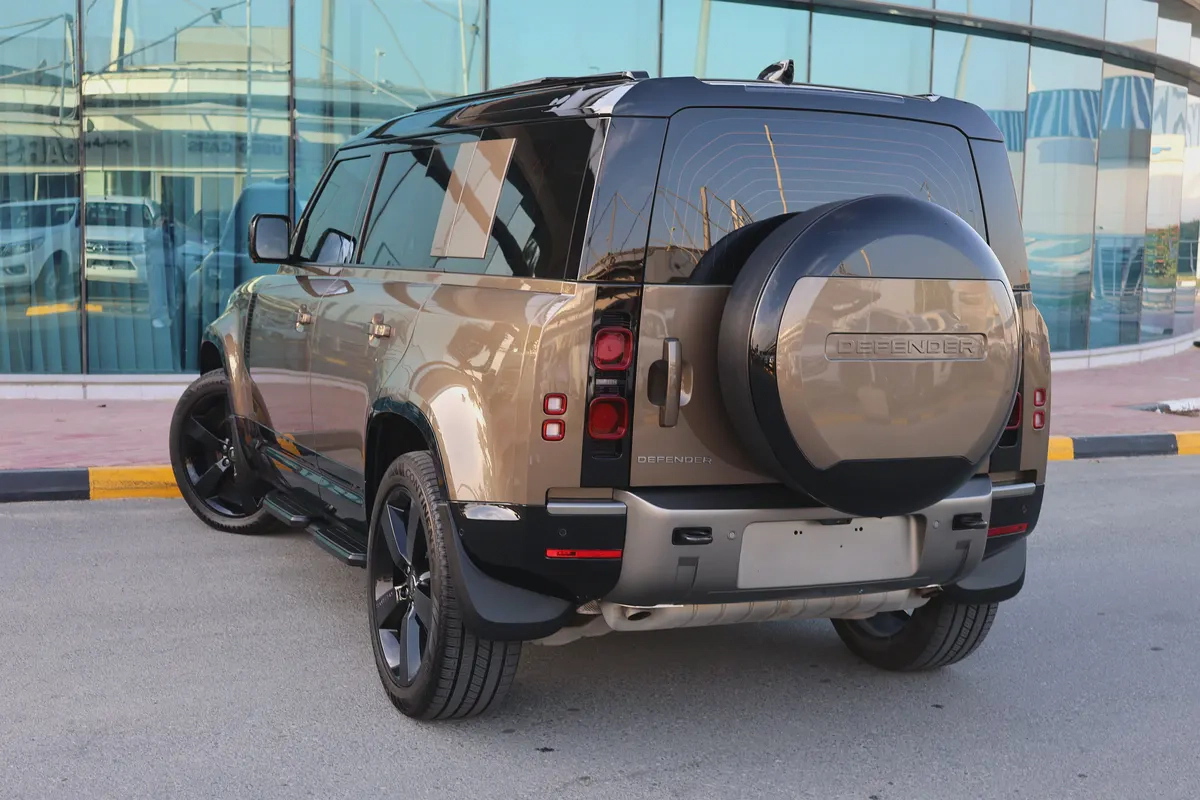 LAND ROVER DEFENDER ( 110 X-DYNAMIC HSE ) - GCC SPECS - 5 YEARS UNDER WARRANTY - ACCIDENT FREE --4-4