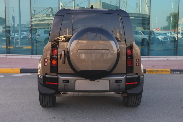 LAND ROVER DEFENDER ( 110 X-DYNAMIC HSE ) - GCC SPECS - 5 YEARS UNDER WARRANTY - ACCIDENT FREE -