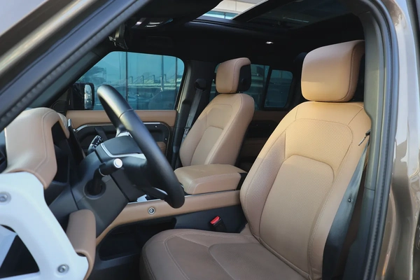 LAND ROVER DEFENDER ( 110 X-DYNAMIC HSE ) - GCC SPECS - 5 YEARS UNDER WARRANTY - ACCIDENT FREE -