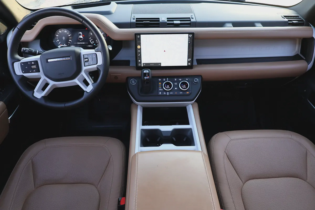 LAND ROVER DEFENDER ( 110 X-DYNAMIC HSE ) - GCC SPECS - 5 YEARS UNDER WARRANTY - ACCIDENT FREE --13-13