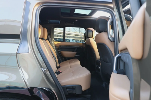 LAND ROVER DEFENDER ( 110 X-DYNAMIC HSE ) - GCC SPECS - 5 YEARS UNDER WARRANTY - ACCIDENT FREE -