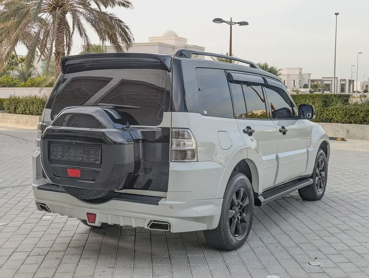 MITSUBISHI PAJERO 2016 MODIFIED SIGNATURE EDITION GLS MID V6 3.5L GCC IN EXCELLENT CONDITION-14-14