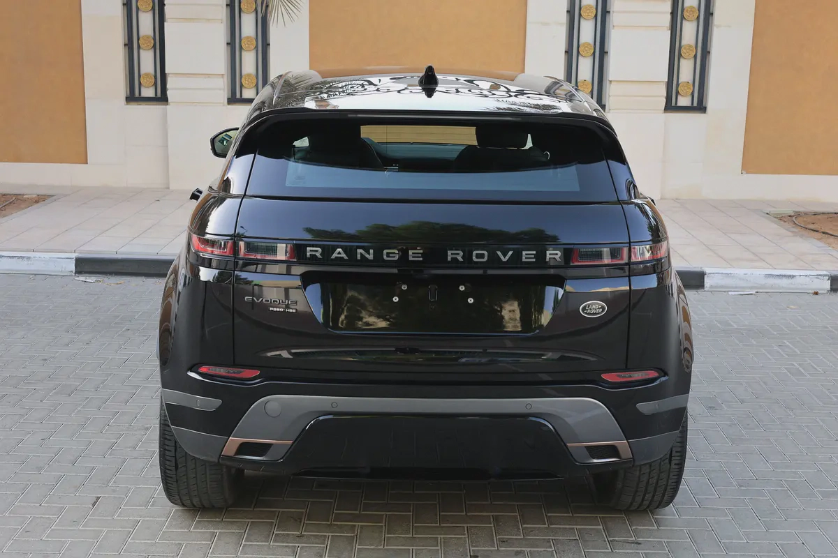 EVOQUE P250 HSE - GCC SPECS - FULL SERVICE HISTORY - ACCIDENT FREE - UNDER WARRANTY --7-7