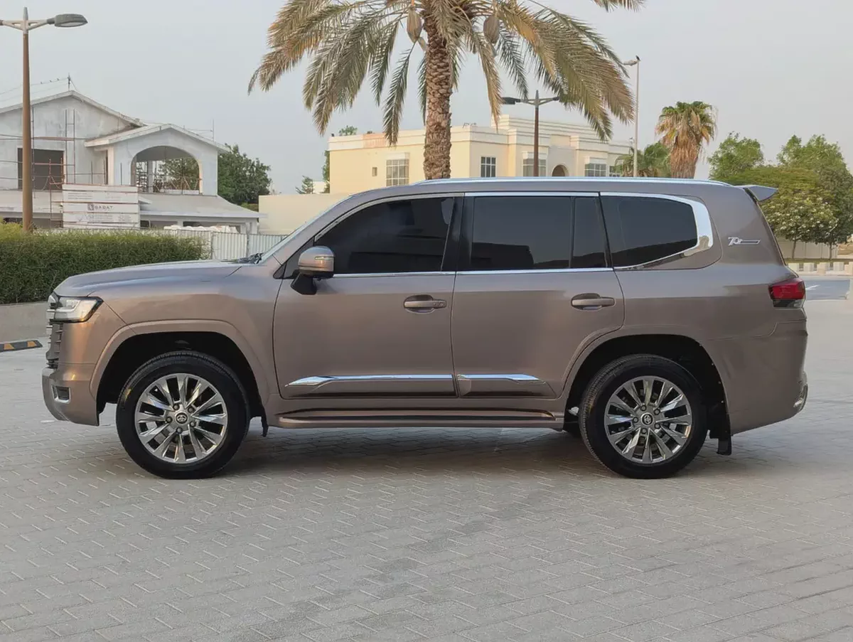 Toyota Land Cruiser GXR 2012 Facelifted 2025 GCC Specs - Interior and Exterior Excellent Condition-7-7
