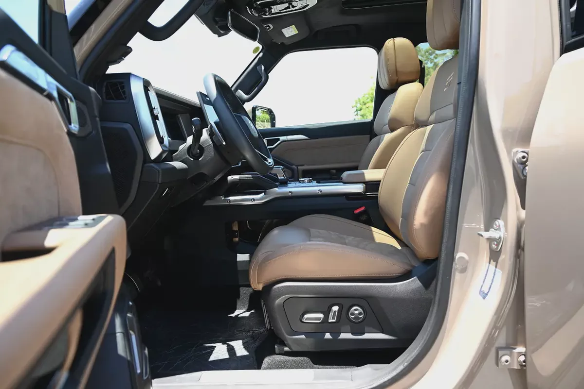 JETOUR T2 LUXURY+ || 0% DP || FREE WARRANTY || SHOWROOM CONDITION-11-11