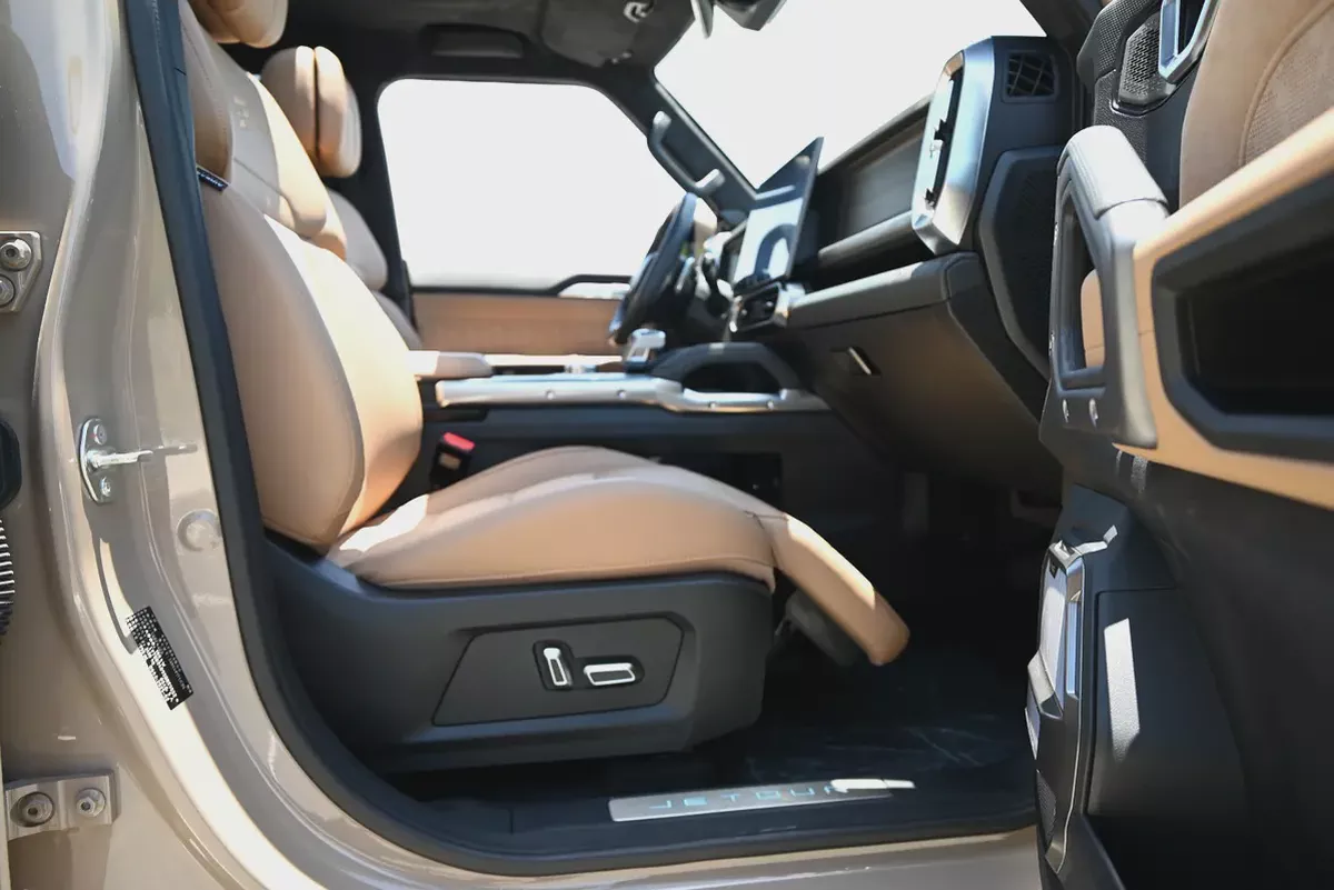 JETOUR T2 LUXURY+ || 0% DP || FREE WARRANTY || SHOWROOM CONDITION-12-12