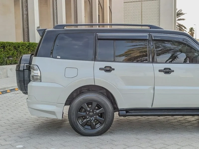 MITSUBISHI PAJERO 2016 MODIFIED SIGNATURE EDITION GLS MID V6 3.5L GCC IN EXCELLENT CONDITION-11