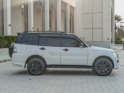 MITSUBISHI PAJERO 2016 MODIFIED SIGNATURE EDITION GLS MID V6 3.5L GCC IN EXCELLENT CONDITION-15