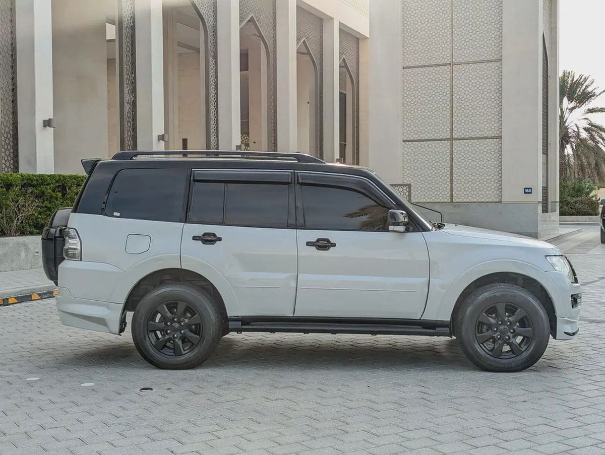 MITSUBISHI PAJERO 2016 MODIFIED SIGNATURE EDITION GLS MID V6 3.5L GCC IN EXCELLENT CONDITION
