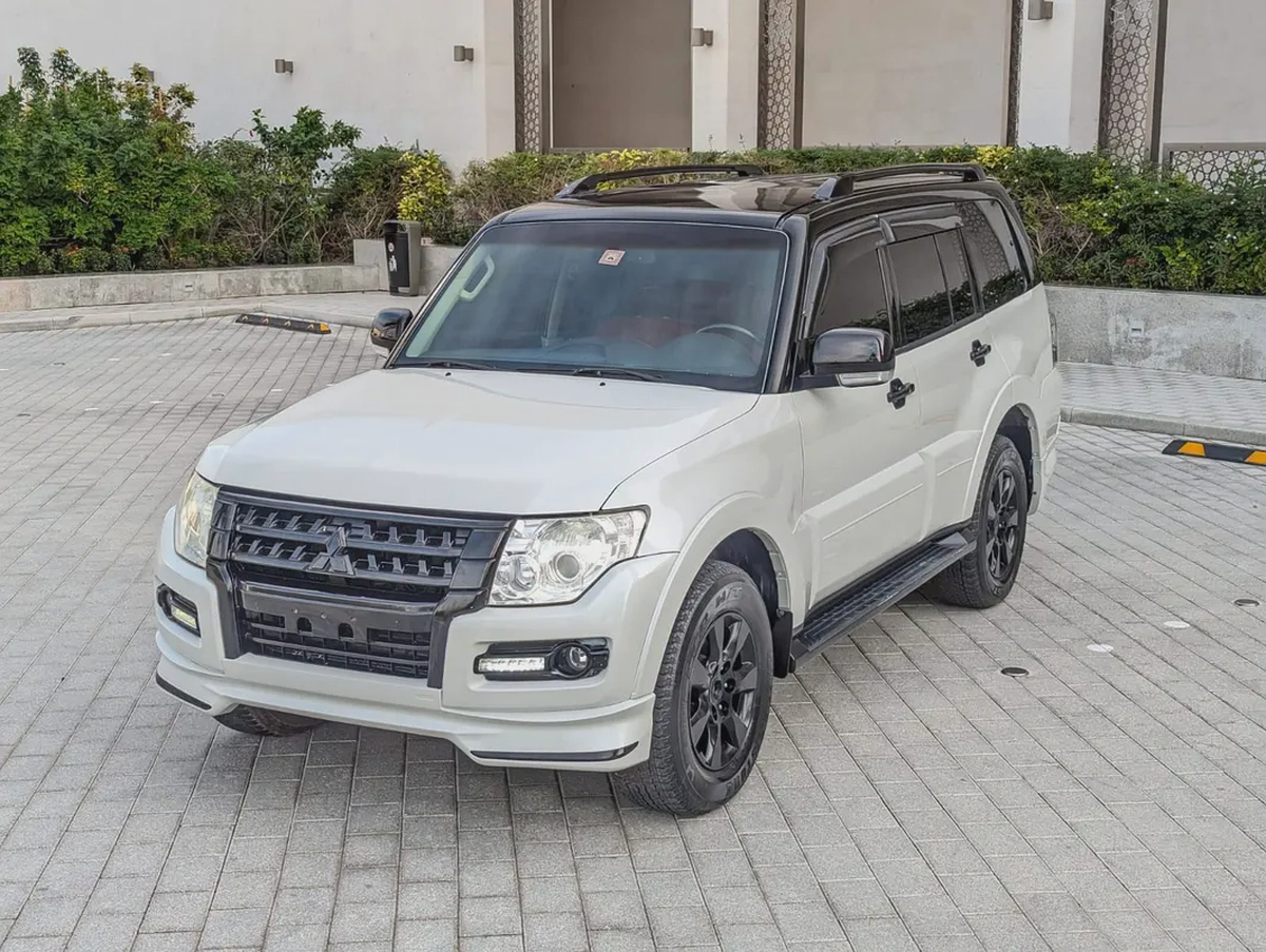 MITSUBISHI PAJERO 2016 MODIFIED SIGNATURE EDITION GLS MID V6 3.5L GCC IN EXCELLENT CONDITION