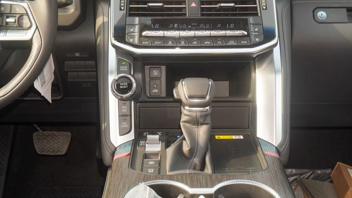 Toyota Land Cruiser VXR TWIN TURBO 3.5L V6-6-0