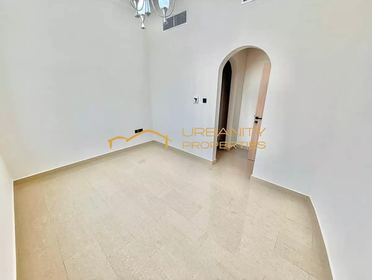 Spacious || 5 Bedroom Villa || ideal Location ||-4-4
