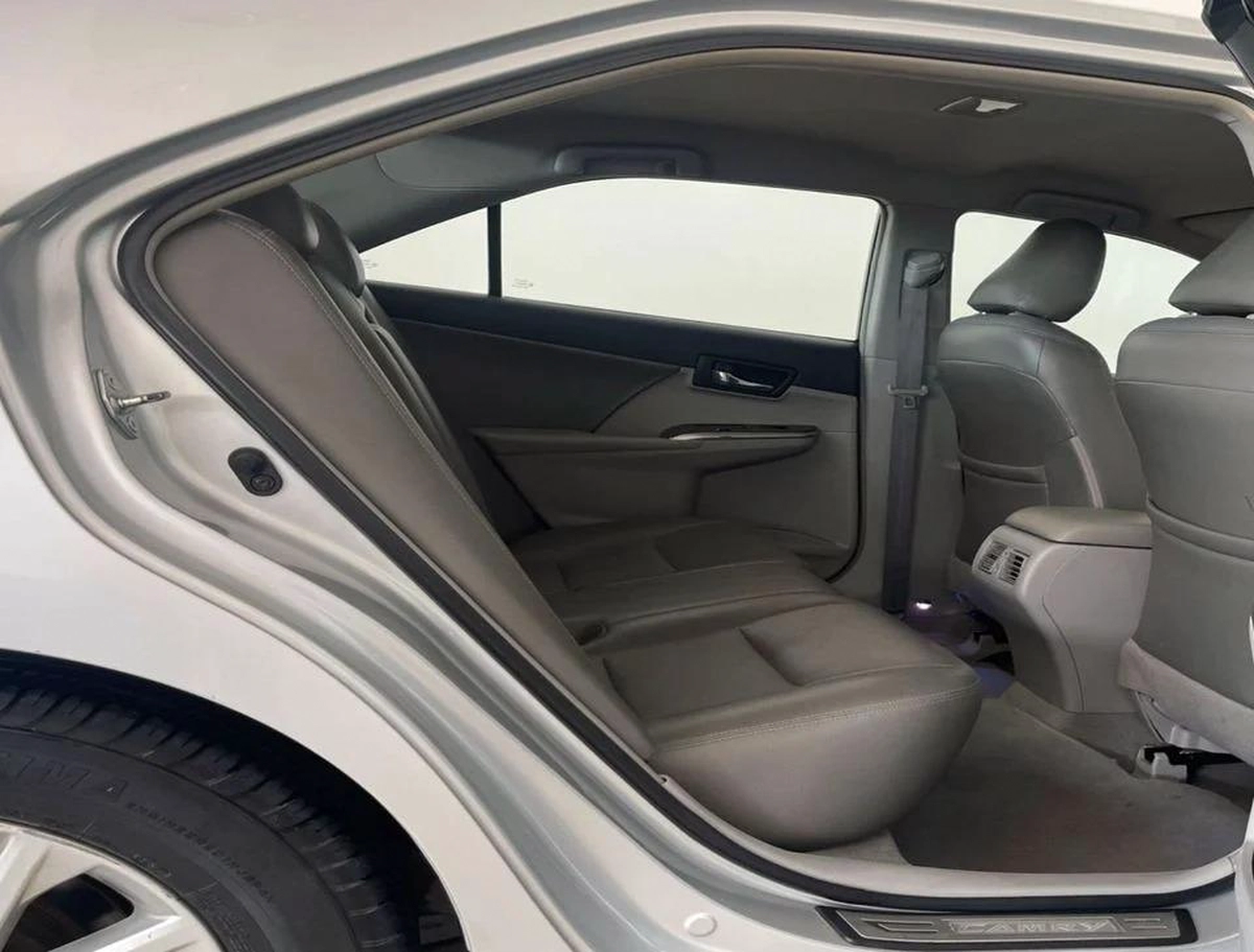 Toyota Camry SE 2.5L-4CYL EXCELLENT CONDITION LOW KILOMETER DRIVEN